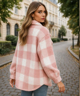 Comprar jaqueta xadrez flanelada feminina peluciada rosa com botões grandes para inverno confortável e estiloso em promoção AREZZO